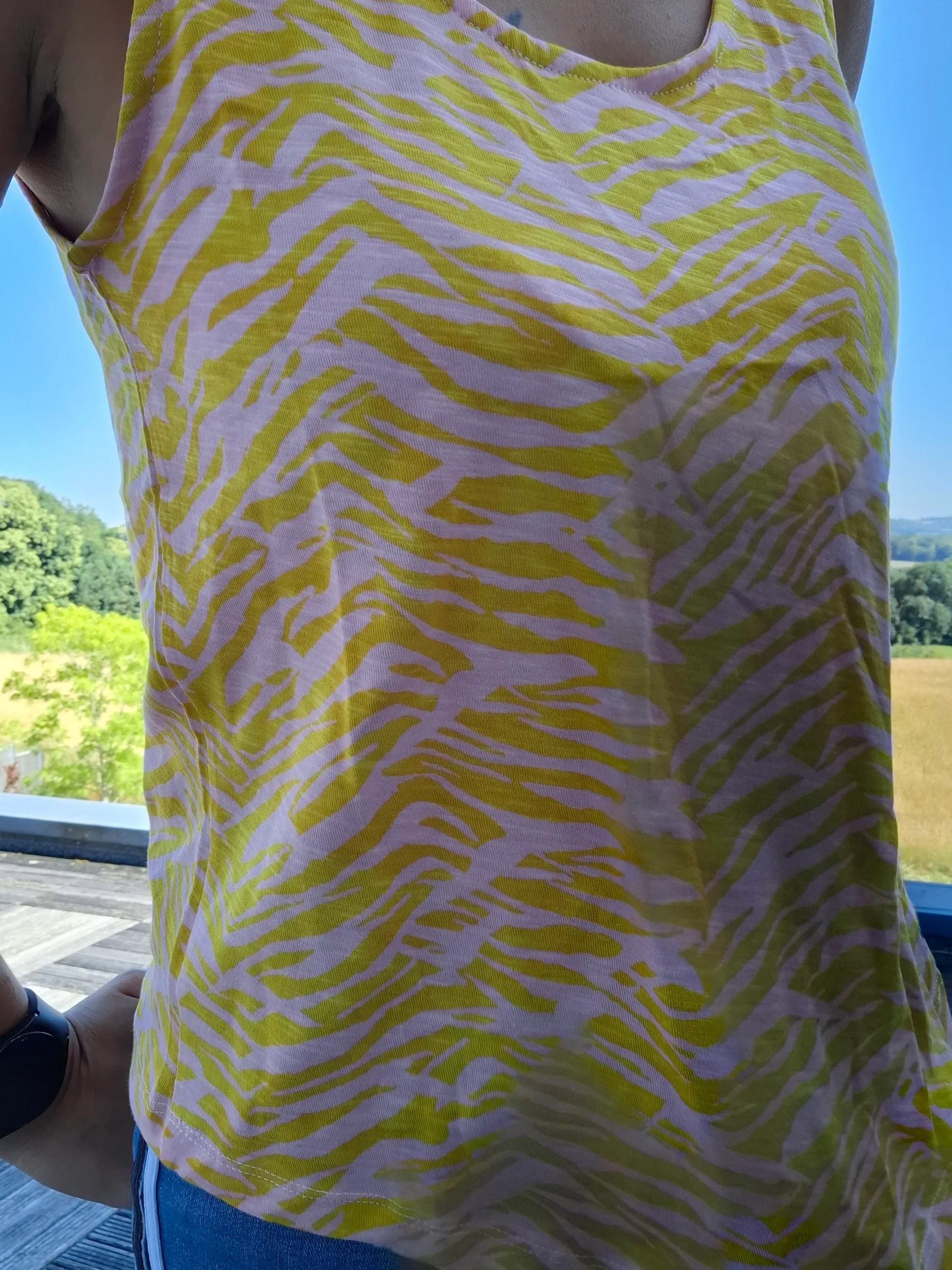 Débardeur coloré bariolé jaune upcyclé en coton/lin – Image 2